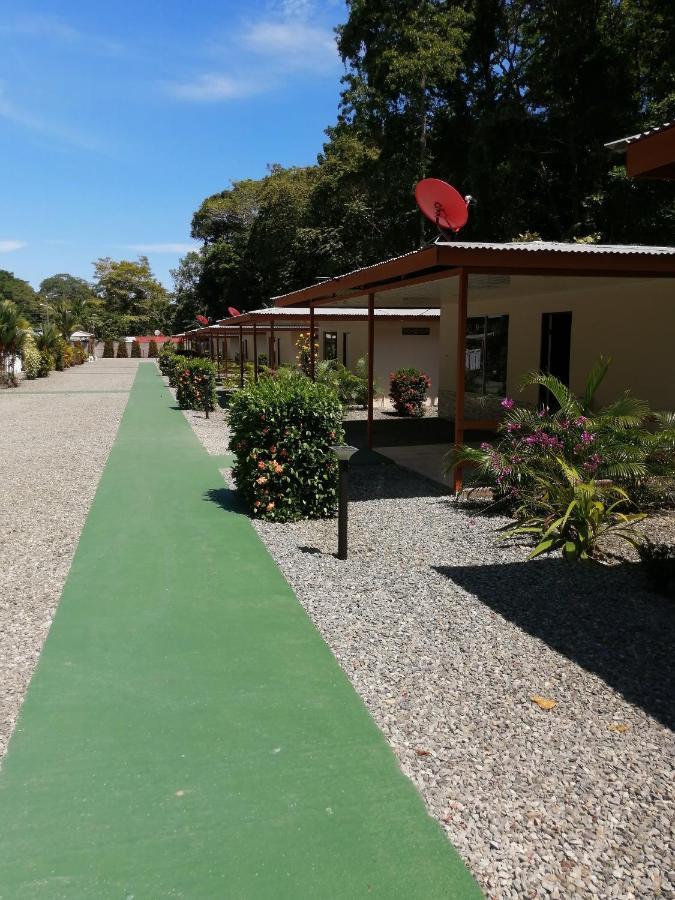 Puerto Vargas lodge Cahuita Exterior foto
